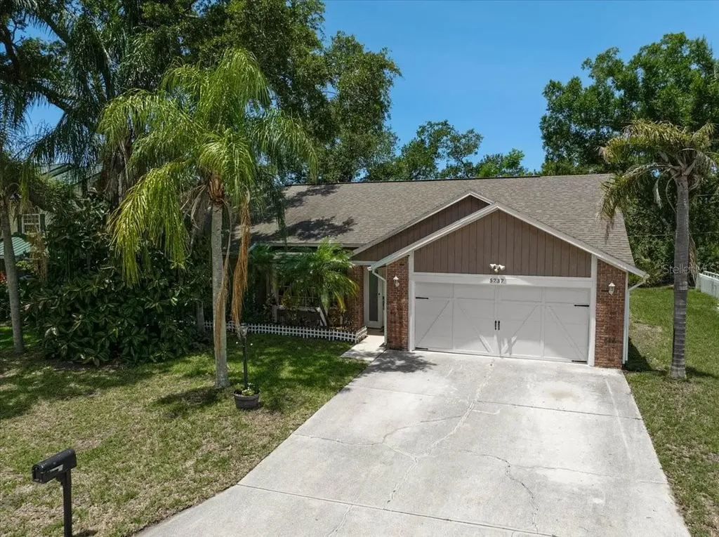 5737 Forester Lake Drive Sarasota FL 34243
