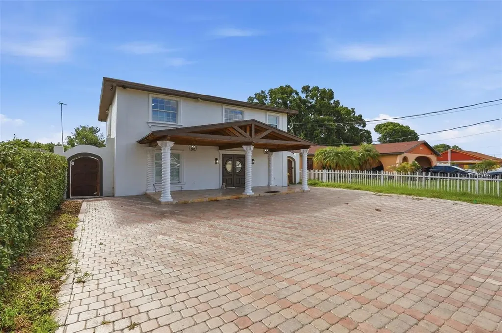 6611 N Hale Avenue Tampa FL 33614