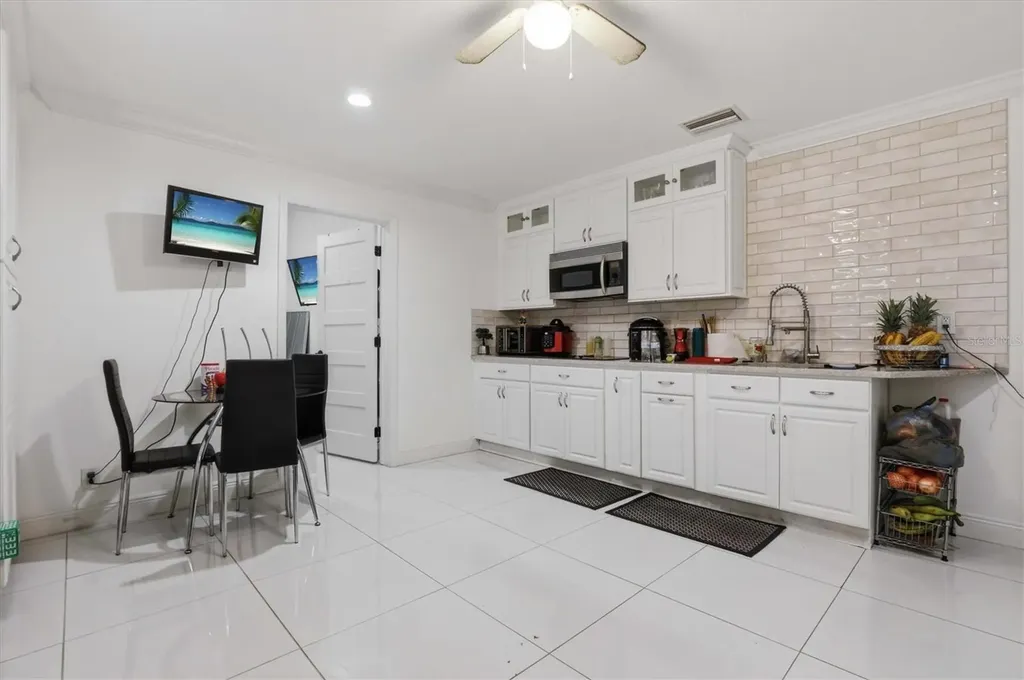 6611 N Hale Avenue Tampa FL 33614