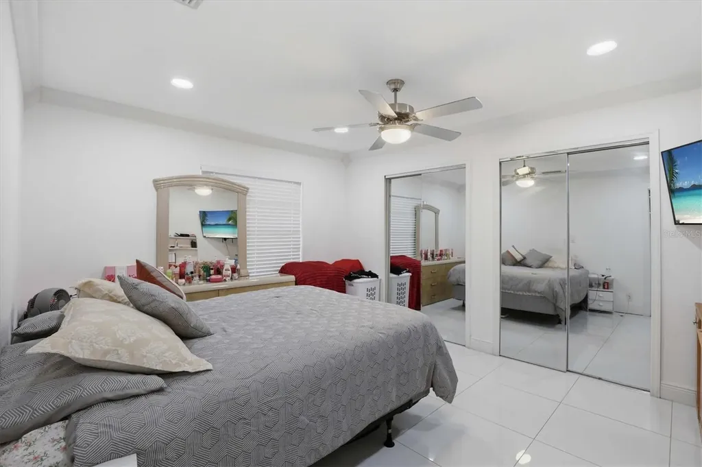 6611 N Hale Avenue Tampa FL 33614