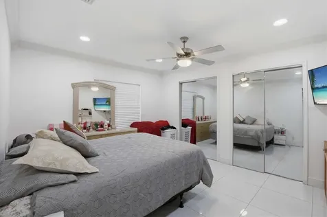 6611 N Hale Avenue Tampa FL 33614