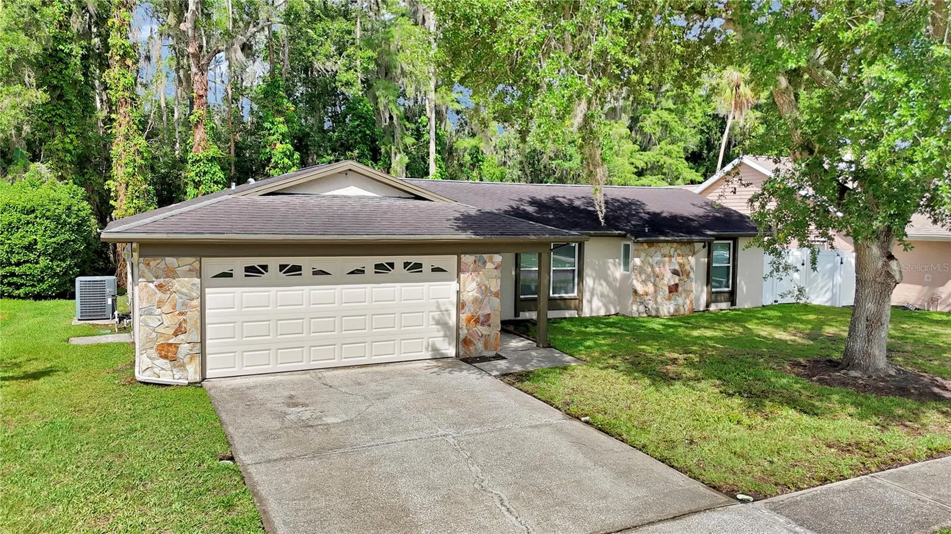 706 Sweetbriar Drive Oldsmar FL 34677