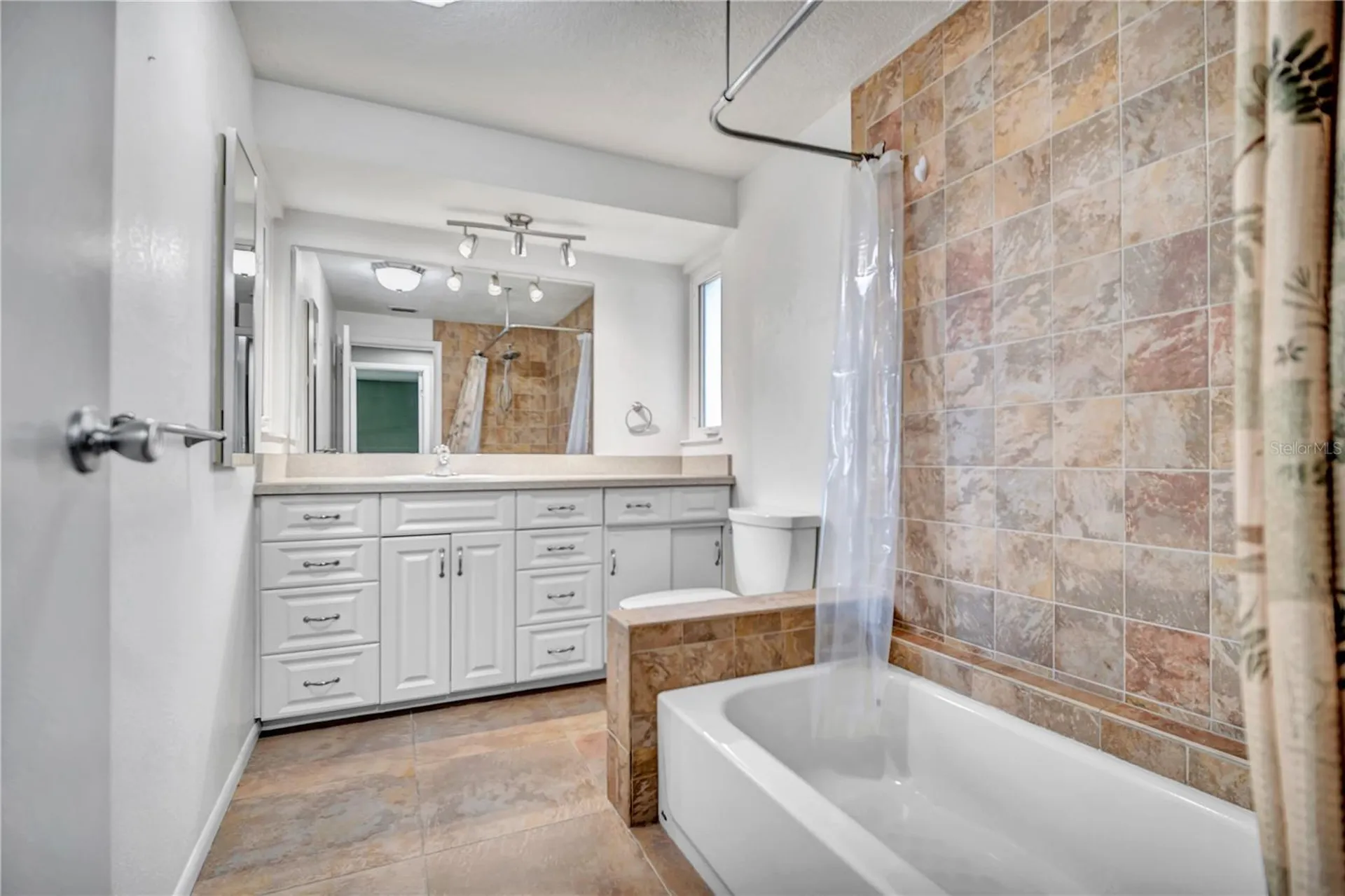706 Sweetbriar Drive Oldsmar FL 34677