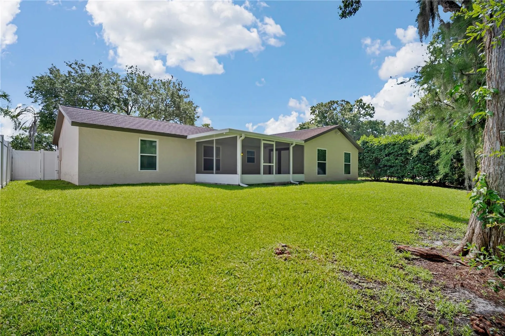 706 Sweetbriar Drive Oldsmar FL 34677