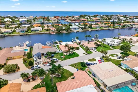 5351 Pilots Place New Port Richey FL 34652