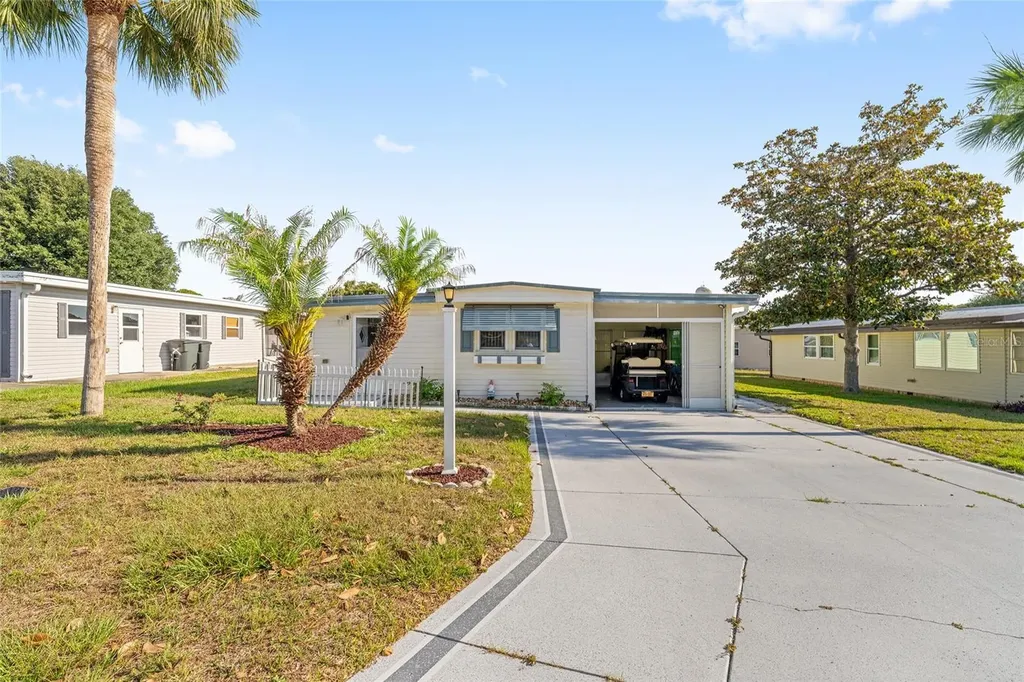 1027 Vermont Avenue Lady Lake FL 32159