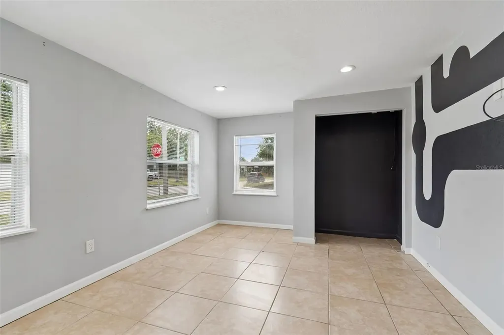 2927 Banza Street Tampa FL 33605