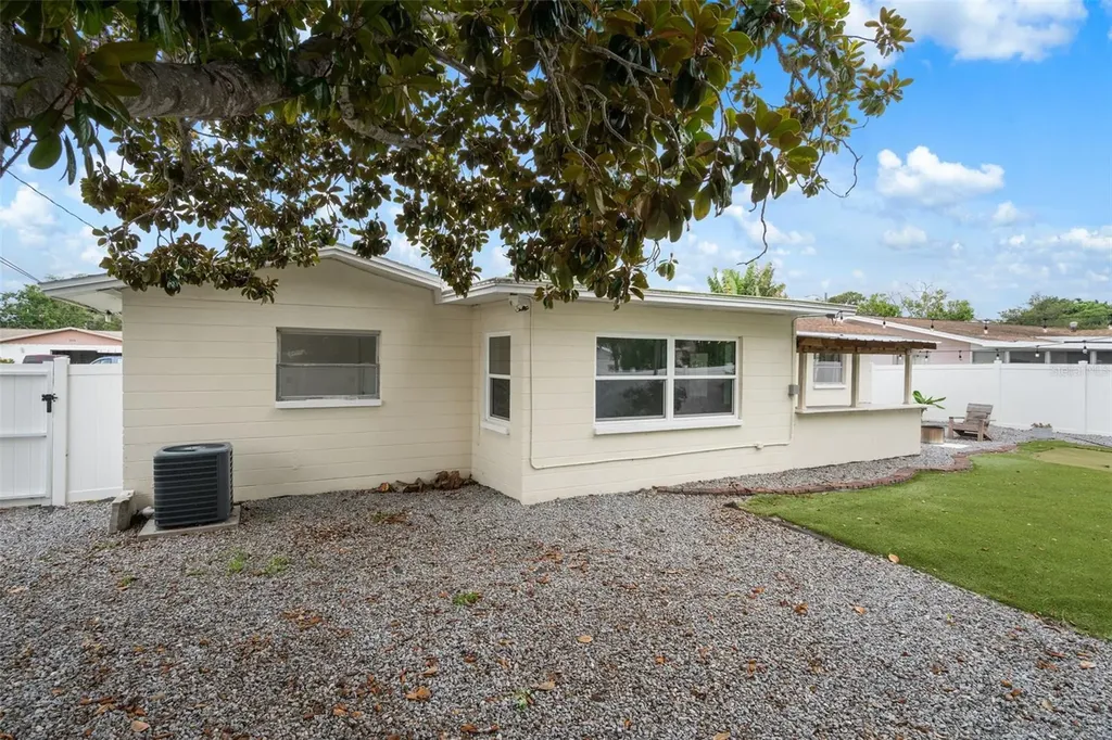 2037 67th Avenue S St Petersburg FL 33712