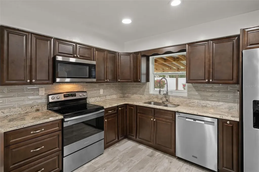 2037 67th Avenue S St Petersburg FL 33712