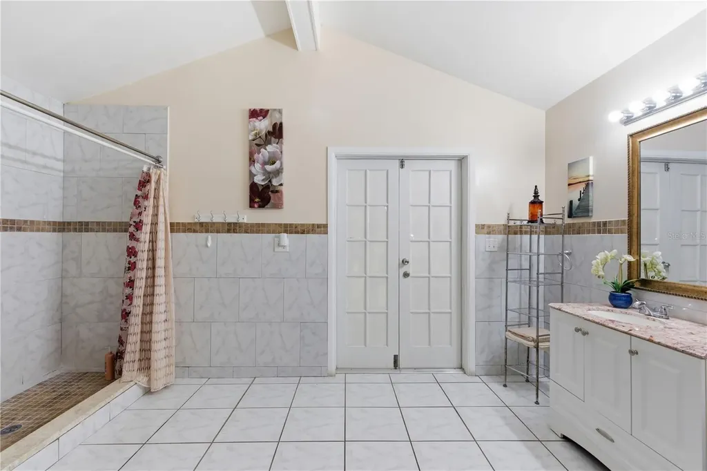 4914 Holiday Drive Tampa FL 33615