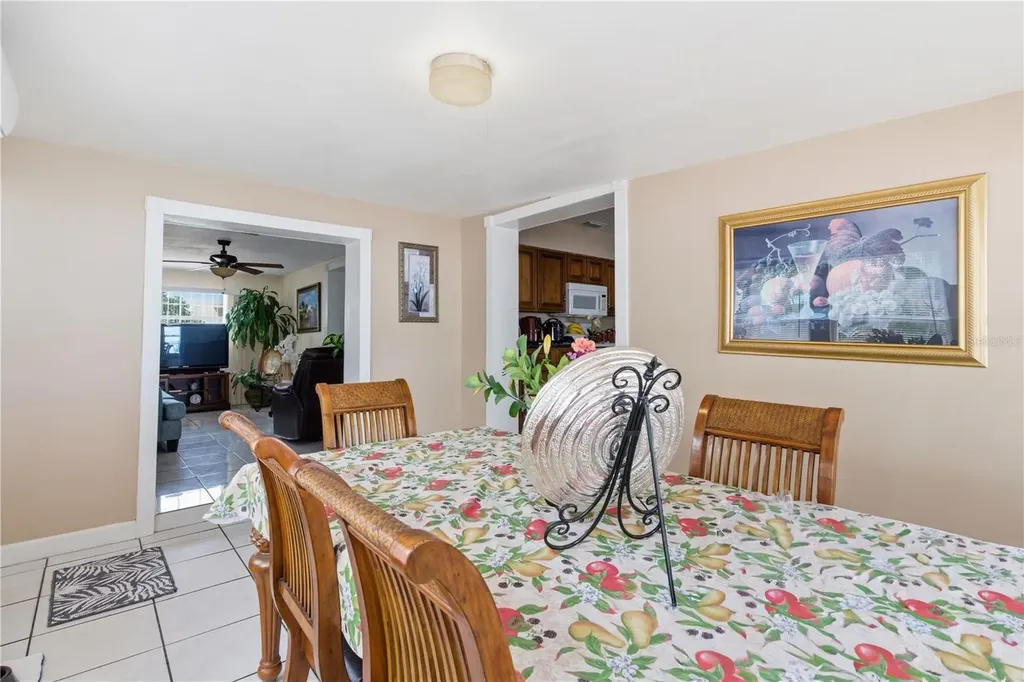 4914 Holiday Drive Tampa FL 33615