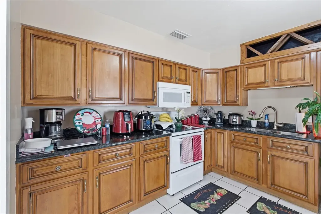4914 Holiday Drive Tampa FL 33615