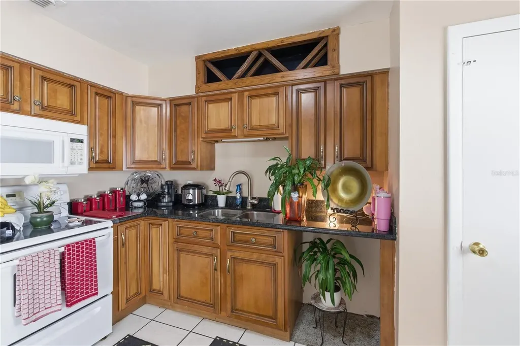 4914 Holiday Drive Tampa FL 33615