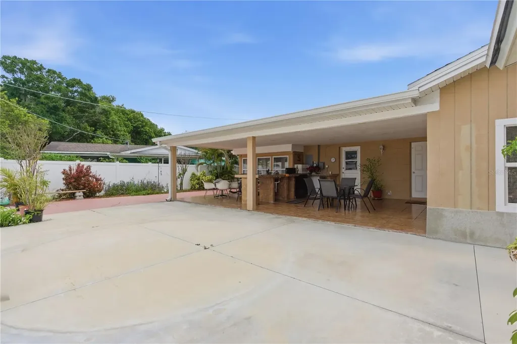 4914 Holiday Drive Tampa FL 33615