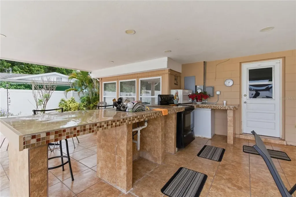4914 Holiday Drive Tampa FL 33615