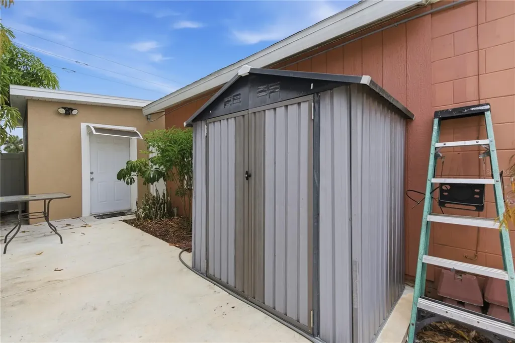 4914 Holiday Drive Tampa FL 33615