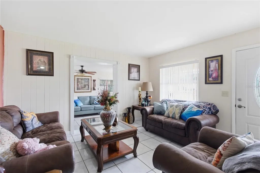 4914 Holiday Drive Tampa FL 33615