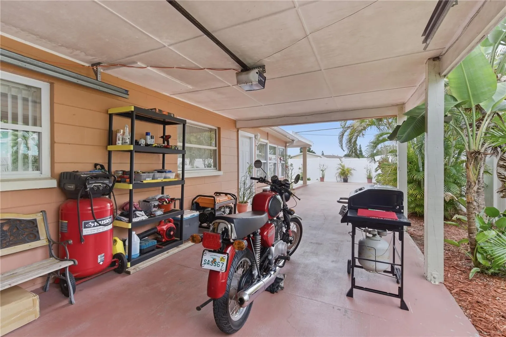 4914 Holiday Drive Tampa FL 33615
