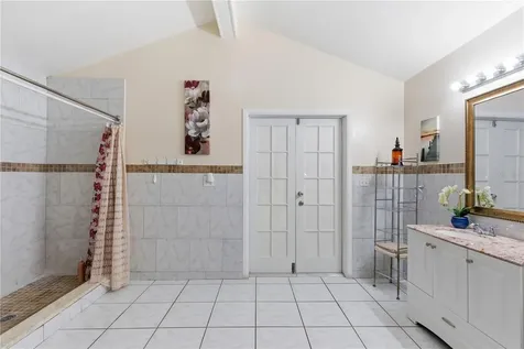 4914 Holiday Drive Tampa FL 33615