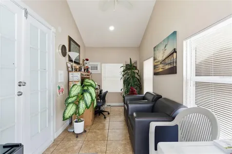 4914 Holiday Drive Tampa FL 33615