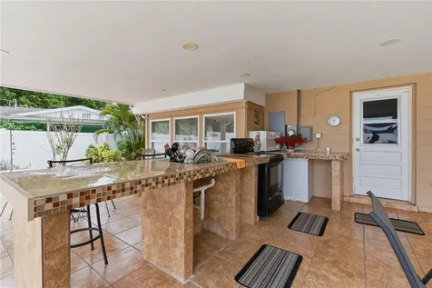 4914 Holiday Drive Tampa FL 33615