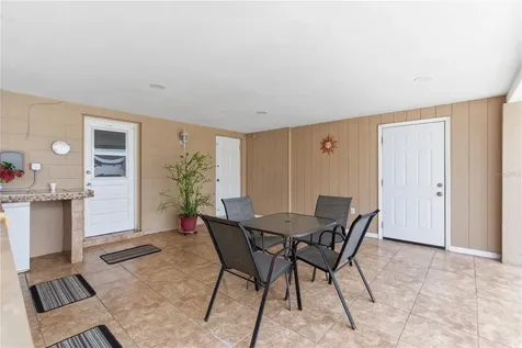 4914 Holiday Drive Tampa FL 33615