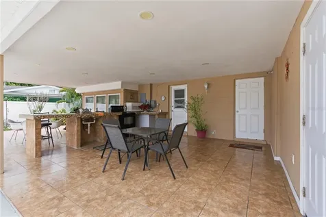 4914 Holiday Drive Tampa FL 33615