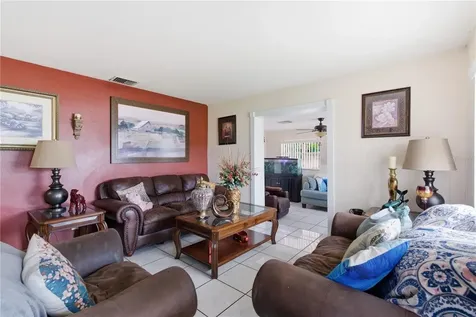 4914 Holiday Drive Tampa FL 33615