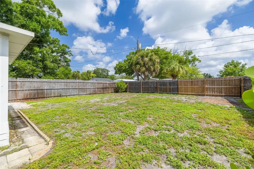 5621 16th Avenue N St Petersburg FL 33710