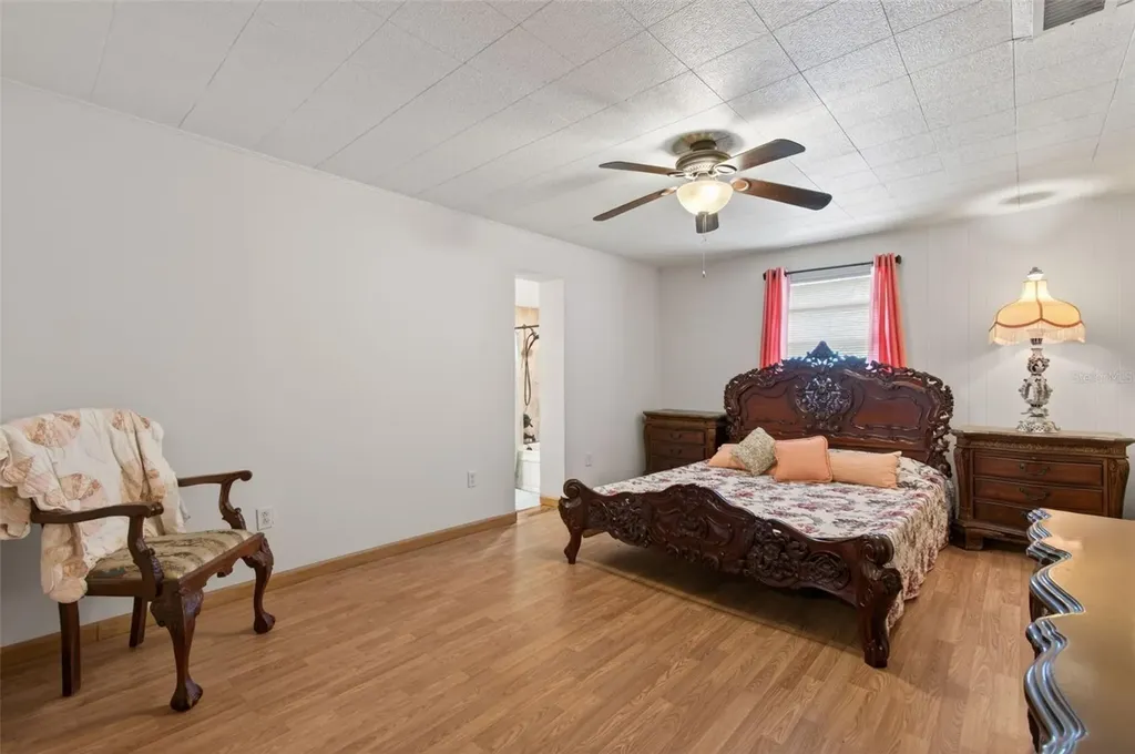 505 N State Road 21 Hawthorne FL 32640