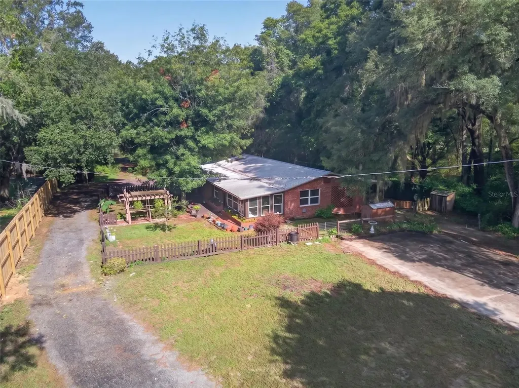 505 N State Road 21 Hawthorne FL 32640
