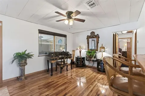505 N State Road 21 Hawthorne FL 32640