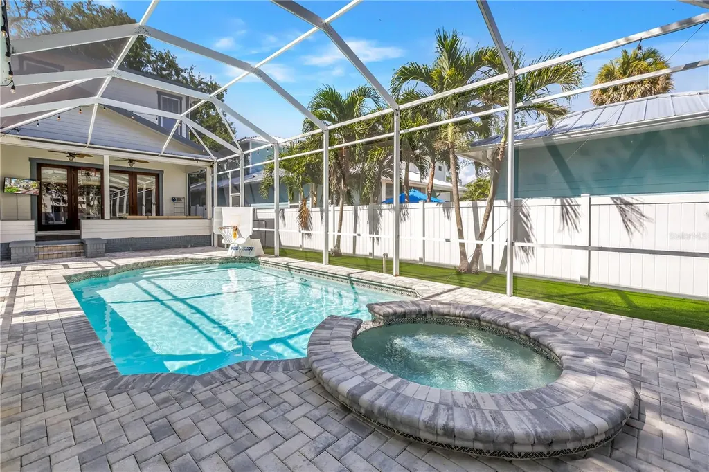 2716 W Thornton Avenue Tampa FL 33611