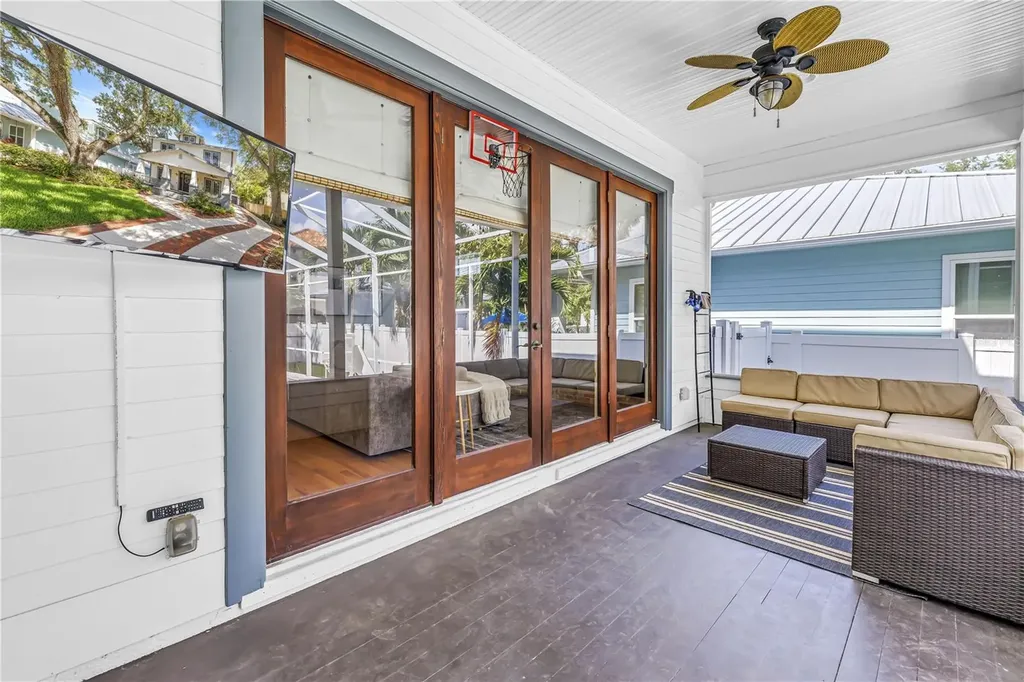 2716 W Thornton Avenue Tampa FL 33611