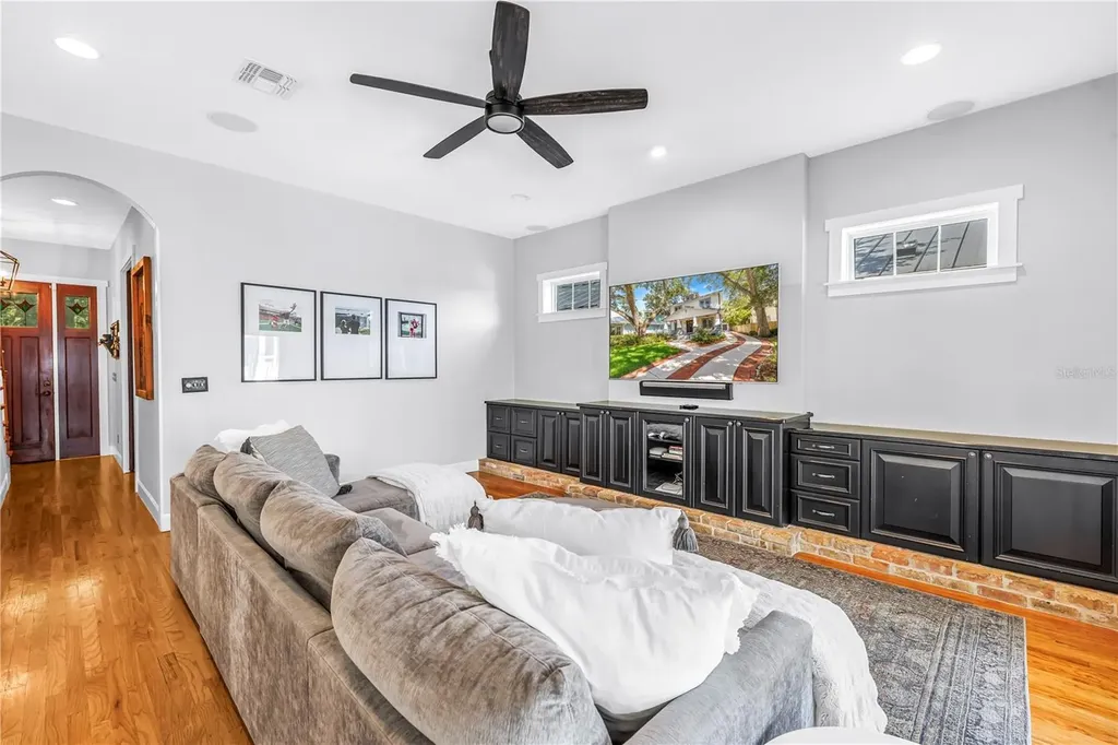 2716 W Thornton Avenue Tampa FL 33611