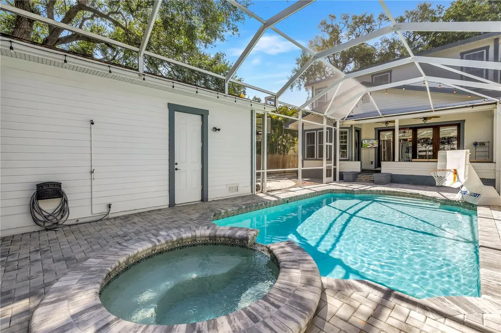 2716 W Thornton Avenue Tampa FL 33611