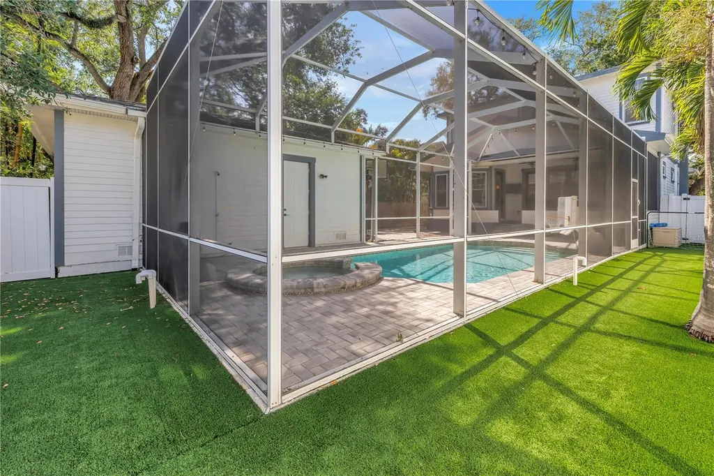 2716 W Thornton Avenue Tampa FL 33611