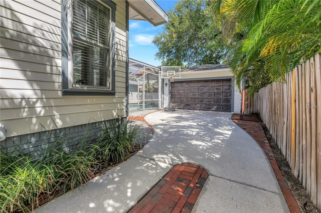 2716 W Thornton Avenue Tampa FL 33611
