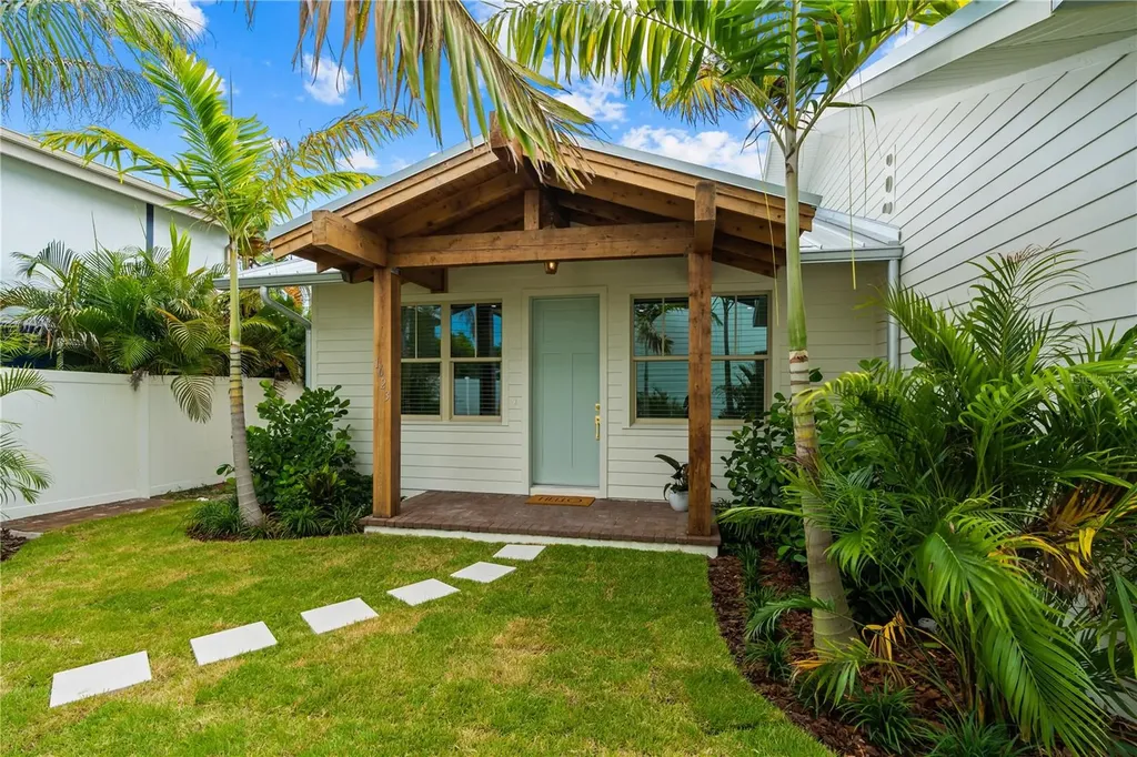 1623 31st Avenue N St Petersburg FL 33713