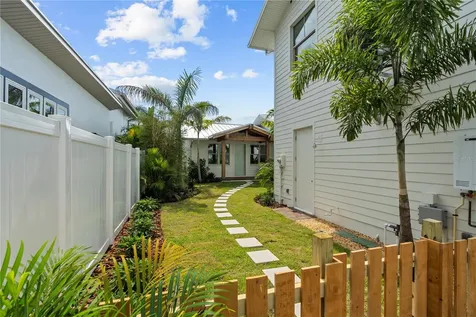 1623 31st Avenue N St Petersburg FL 33713