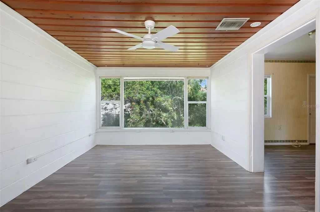441 57th Street N St Petersburg FL 33710