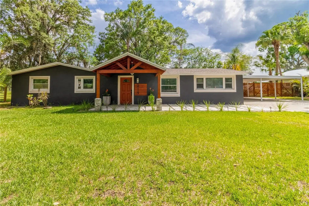 219 S Webb Road Plant City FL 33566