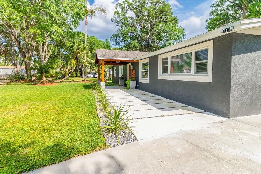219 S Webb Road Plant City FL 33566