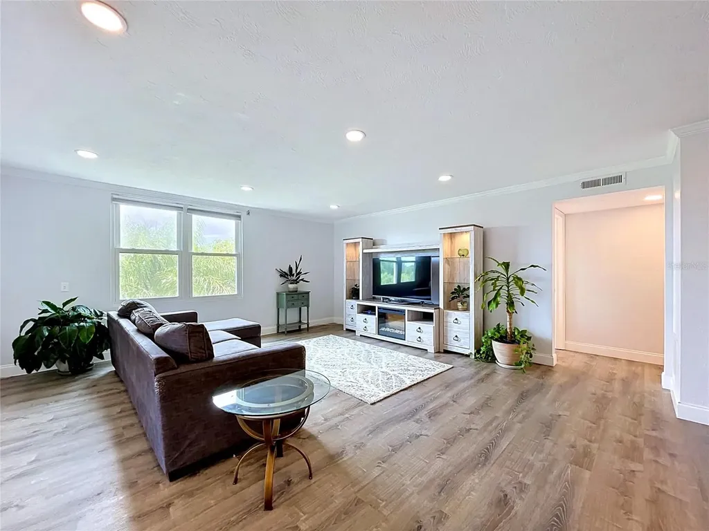 4651 1st Street NE St Petersburg FL 33703