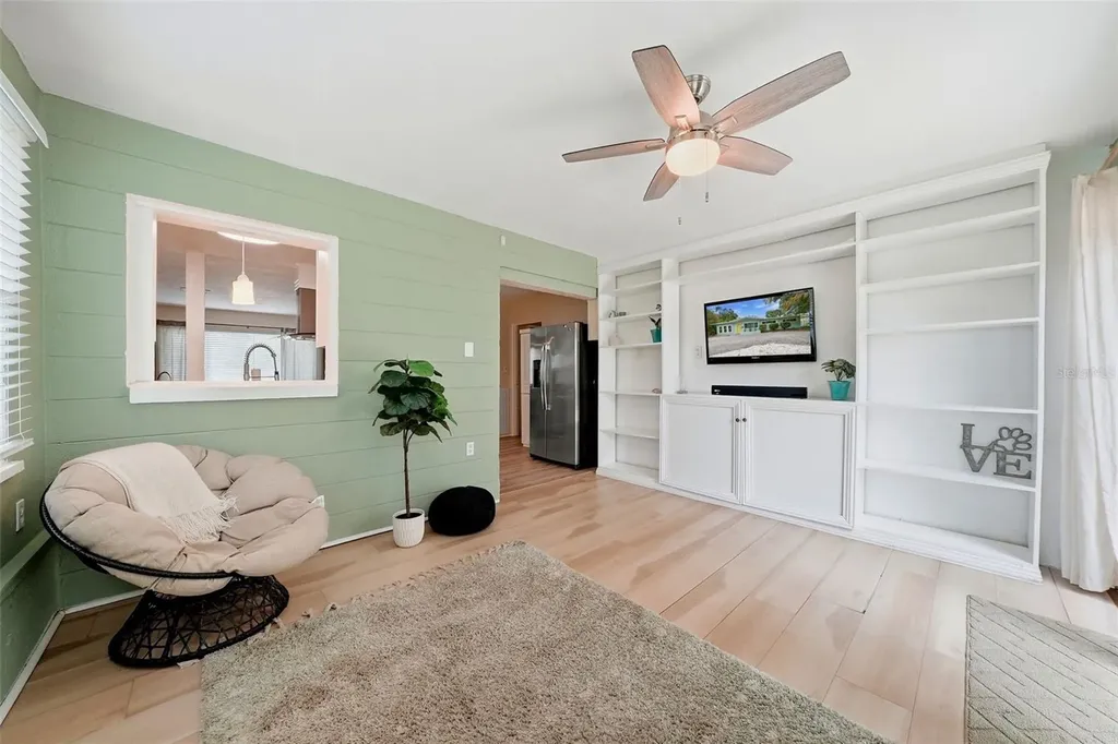 2489 58th Street N St Petersburg FL 33710