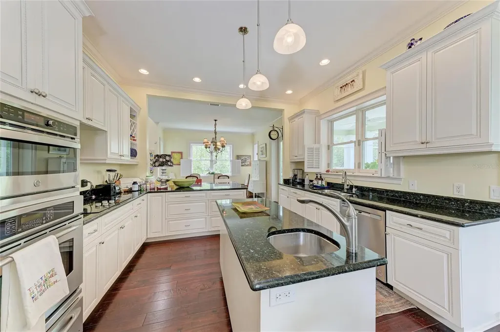 793 Jungle Queen Way Longboat Key FL 34228