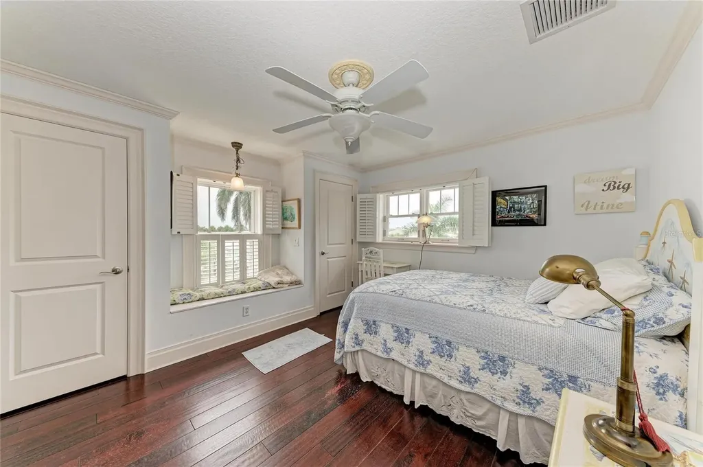 793 Jungle Queen Way Longboat Key FL 34228
