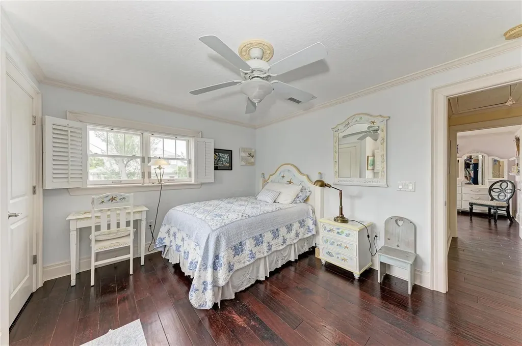 793 Jungle Queen Way Longboat Key FL 34228