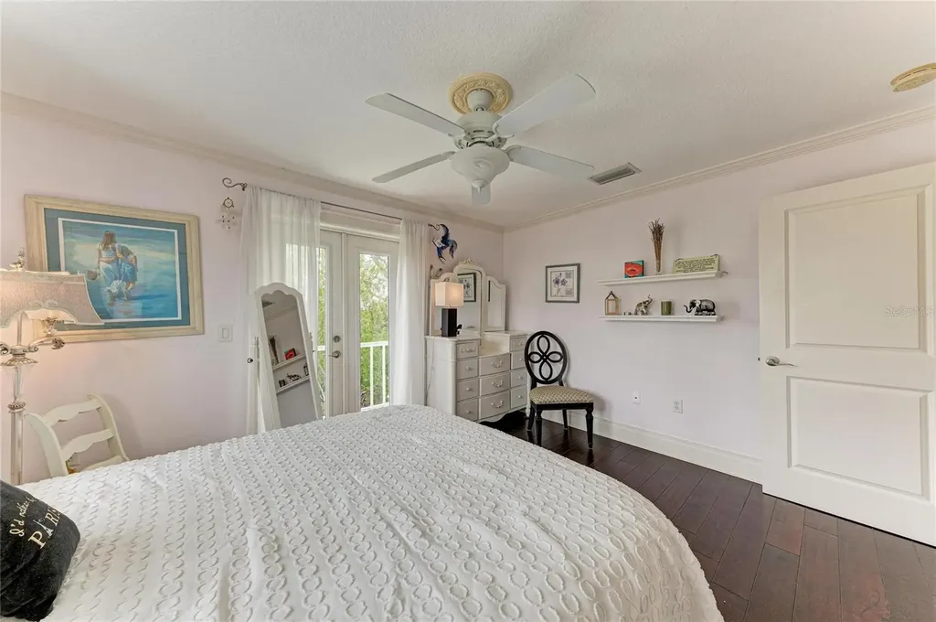 793 Jungle Queen Way Longboat Key FL 34228