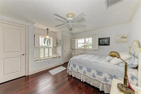 793 Jungle Queen Way Longboat Key FL 34228